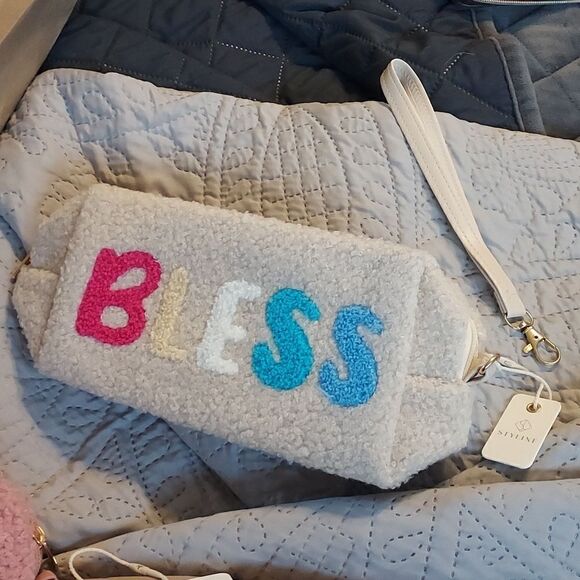 Styline Sherpa Wristlet or Cosmetic Bag NWT - Picture 2 of 4